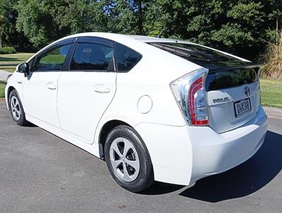 2014 Toyota Prius - Thumbnail