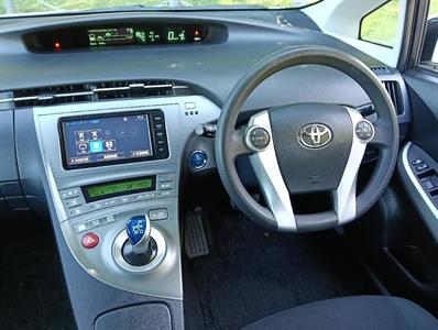 2014 Toyota Prius - Thumbnail