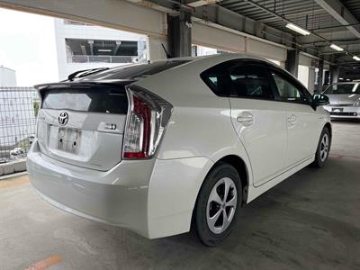 2014 Toyota Prius - Thumbnail