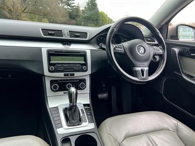 2011 Volkswagen Passat - Thumbnail