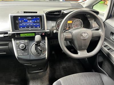 2011 Toyota WISH - Thumbnail