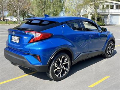 2017 Toyota C-HR - Thumbnail