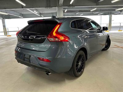 2014 Volvo V40 - Thumbnail