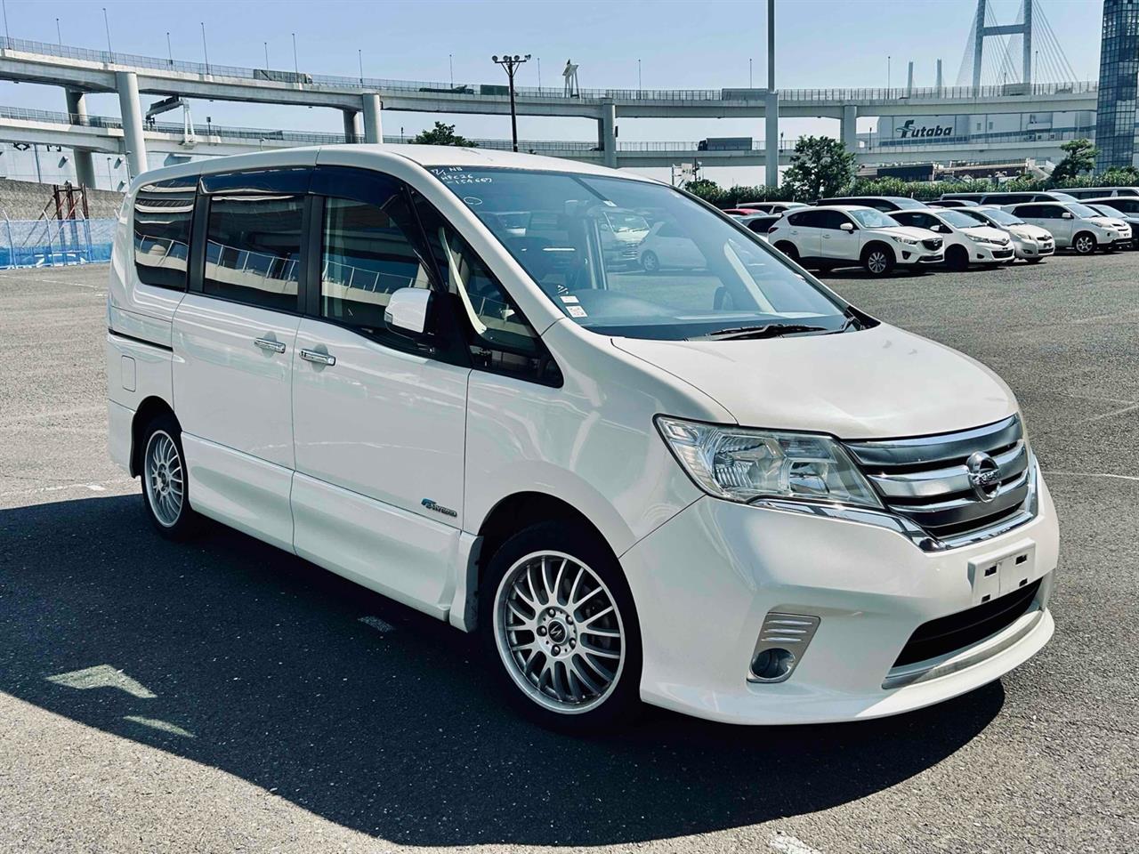 2013 Nissan SERENA