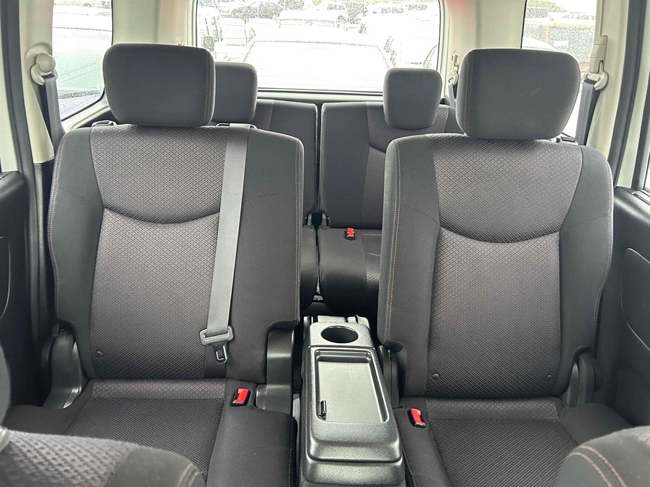 2013 Nissan SERENA