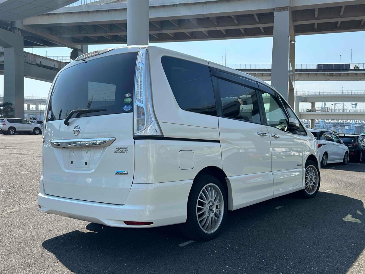 2013 Nissan SERENA