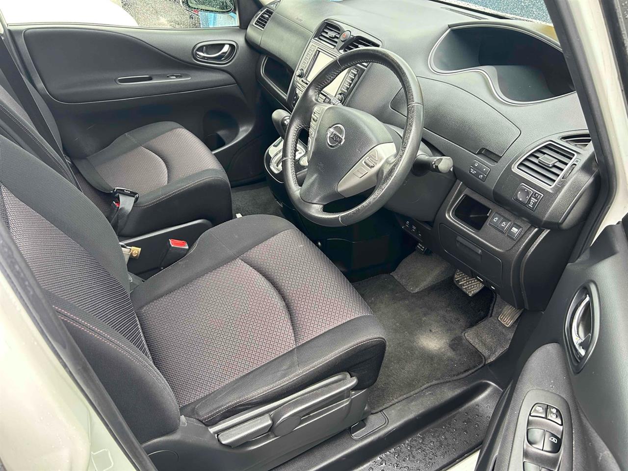 2013 Nissan SERENA