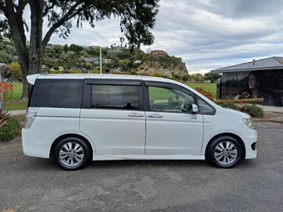 2013 Honda STEP WAGON - Thumbnail