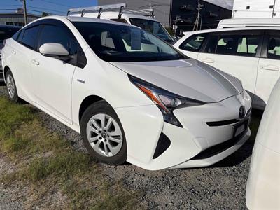 2017 Toyota Prius - Thumbnail