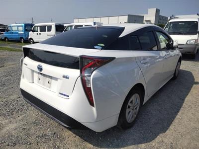 2017 Toyota Prius - Thumbnail